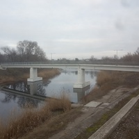 Река Волчья. Пешеходный мост.