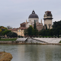 Панорама города Верона со смотровой площадки.
