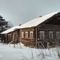 брошенный дом в д. Мартеевская