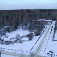 Вид с верхних этажей основного корпуса санатория "Озеро Белое" на бювет