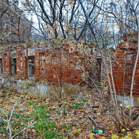 Разрушенный приходской дом на Всехсвятском кладбище