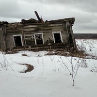 разрушенный дом в д. Гора