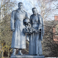 Памятник на братской могиле погибших воинов в ноябре-декабре 1941 года на улицах деревни Аносино городского округа Истра Московской области.