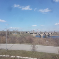 Двухъярусный железнодорожно-автомобильный мост Преображенского через реку Днепр.