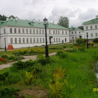 В Спасо-Елеазаровском монастыре. Старый сестринский корпус / паломническая гостиница.