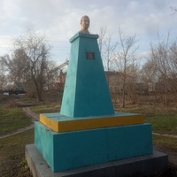 Юрий Гагарин - Первый космонавт Земли.