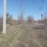 Здесь была трасса узкоколейной железной дороги Синельниковского кирпичного завода.