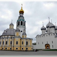 Кремлевская площадь. Софийский собор. Архиерейский дом (ныне музей древнерусского искусства). 2013 год