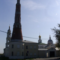 Старо Голутвин мужской монастырь. Северо-западная башня Казакова, за ней - надвратная колокольня и купола храмов
