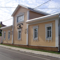 Музей-усадьба "Дом Самовара" (1-й этаж), музейно-выставочный центр "Коломянка" (2-й этаж)