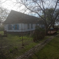 Типичный дом для сел которые образовали переселенцы из зоны затопления ДНЕПРОГЭСА.