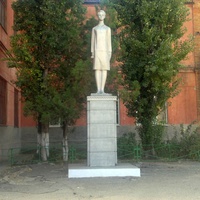 Белгород-Днестровский. Памятник Зое Космодемьянской.