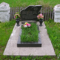 Тут были перезахоронены останки семи неизвестных воинов Красной Армии погибших во время освобождения села в январе 1944 года. Останки были найдены искателями Черкасской областной Всеукраинской организацией "Закончим Войну".