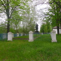 Братская могила воинов, погибших в боях за село. Похоронено 70 воинов, из них известны 62. Общий вид.
