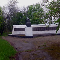 Красноселье,мемориал односельчанам не вернувшихся с войны.Скульптура "Скорбящая мать".