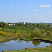 Вид на посёлок Кромы со стороны деревни Пушкарная.