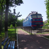 Памятник первому электровозу серии ВЛ – 60 в виде музейного экспоната установлен в городском парке, который раньше назывался парком культуры и отдыха железнодорожников.