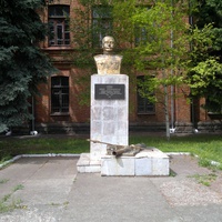 Памятник Сергею Александровичу Нилус.