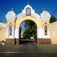 Ворота Второго Христианского кладбища.