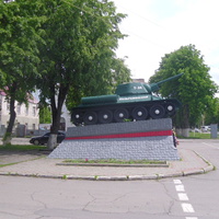 Танк Т-34  установлен на постамент в городе Звенигородка. 25-го мая 1954-го года