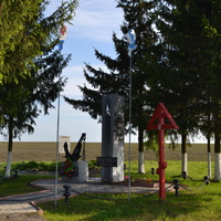 Памятник морякам Первой отдельной лыжной бригады Краснознаменного Тихоокеанского флота павшим на земле Дмитровской зимой 1943 года. Село Крупышино