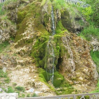 Небольшой водопад