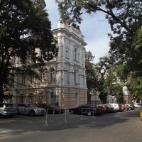 Здание бывшей гимназии №5.