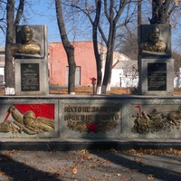 Котовск. Памятник Тарасову и Самборскому.