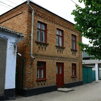 Дом по ул. Уварова 74.