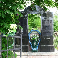 Балта. Памятник Жертвам холокоста на кладбище.
