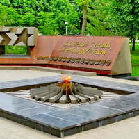 Мемориал ВОВ, Сквер «Место столкновения рабочих металлургического и котельного заводов с полицией»