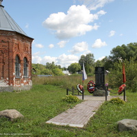 Мемориал односельчанам, погибшим в ВОВ около Никольской часовни
