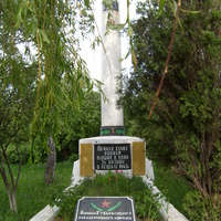 Памятник погибшим кавалеристам и местным жителям.