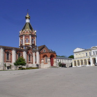 Соборная площадь с Храмом Вознесения и зданием бывшей городской управы и думы