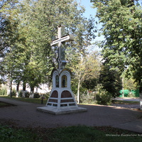 Памятный крест невинно пострадавшим у Троицкого собора