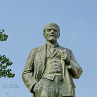 Памятник Ленину на ул. Школьной (фрагмент)