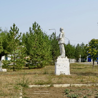Памятник Ленину в сквере