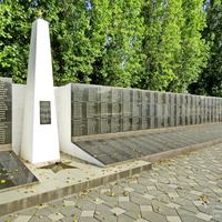 Мемориал, братская могила воинов ВОВ, погибших в боях за станицу