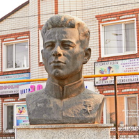 Памятник -бюст Герою Социалистического Труда Гунькину Л.Д.