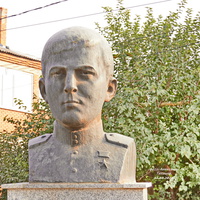 Памятник -бюст Герою Советского Союза Дудыкину Е.П.