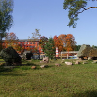 Мегалиты по типу сейдов Кольского полуострова в культурно-рекреационном парке "Крестов Брод".