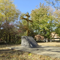 Поклонный крест на месте разрушенного в 1936 году храма Александра Невского.