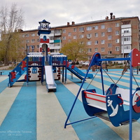 Детская площадка во дворе по улице Горького