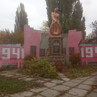 Памятник Великой Отечественной в жилом массиве Лоцкаменка (Лоцманская Каменка).
