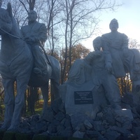 Памятник казакам Обуху, Сугаку и Горяному - основателям Обуховки.