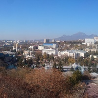 Вид со смотровой площадки парка "Цветник" на гору Бештау