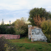 Красная гора, остатки кремлёвской стены