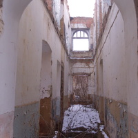 Внутри развалин дворца Винберга