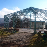 На территории санатория "Долина нарзанов" в городском районе Долинск.