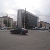 Бизнес-центр на перекрёстке ул. Кешокова и пр. Шогенцукова